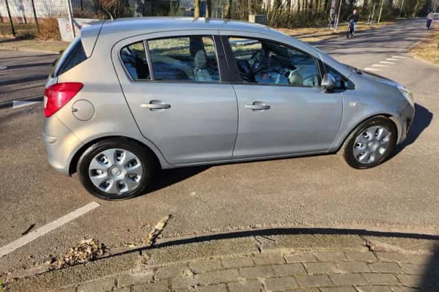 Opel Corsa (2011) thumbnail 6