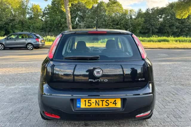 Fiat Punto (2010) thumbnail 3