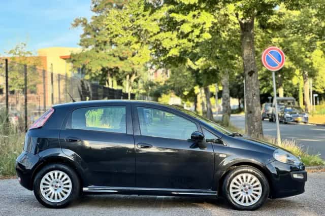 Fiat Punto (2010) thumbnail 4