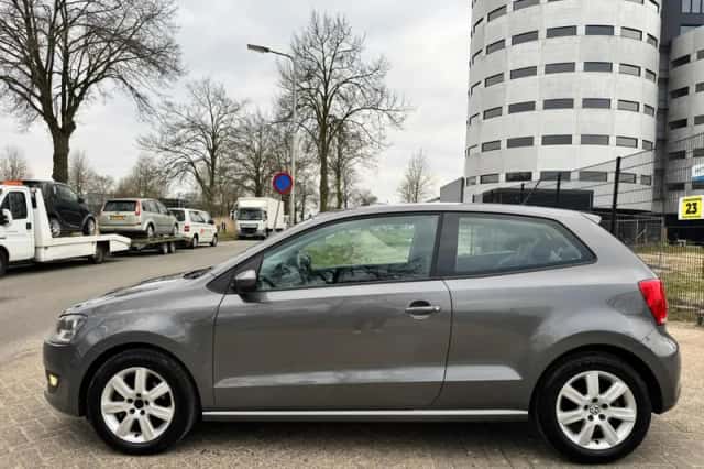 Volkswagen Polo (2010) thumbnail 2
