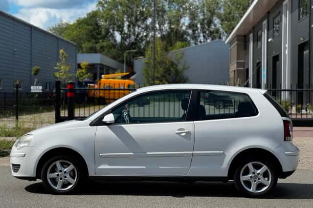 Volkswagen Polo (2007) thumbnail 2