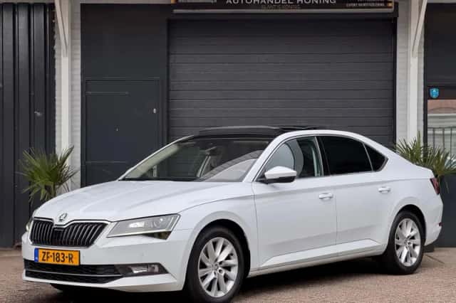 Škoda Superb (2019) thumbnail 1