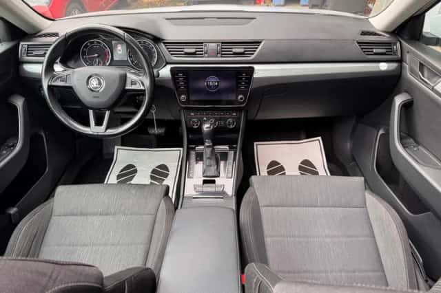 Škoda Superb (2019) thumbnail 3