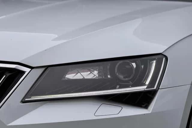Škoda Superb (2019) thumbnail 5