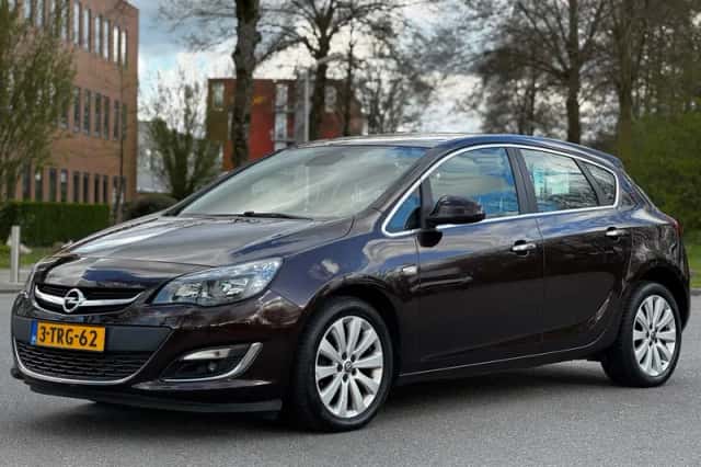 Opel Astra (2013) thumbnail 1