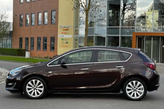 Opel Astra (2013) thumbnail 2