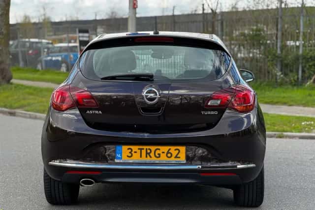 Opel Astra (2013) thumbnail 3