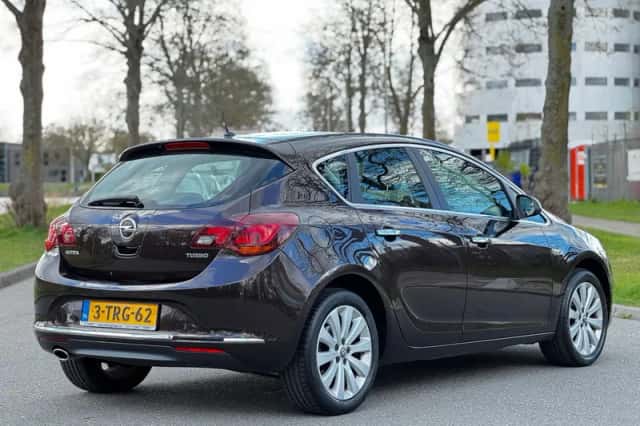 Opel Astra (2013) thumbnail 4