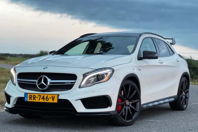Mercedes-Benz GLA-Klasse (2015) thumbnail 1