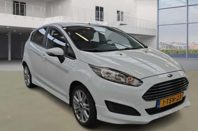 Ford Fiesta (2014) thumbnail 2