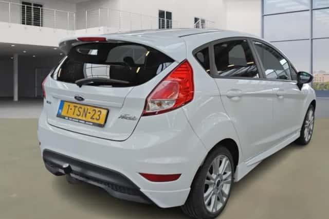 Ford Fiesta (2014) thumbnail 3