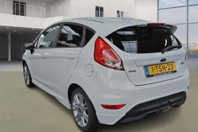 Ford Fiesta (2014) thumbnail 4