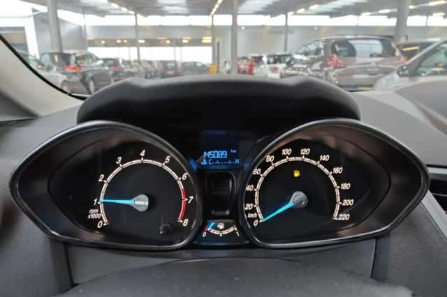 Ford Fiesta (2014) thumbnail 5