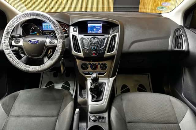 Ford Focus (2012) thumbnail 3