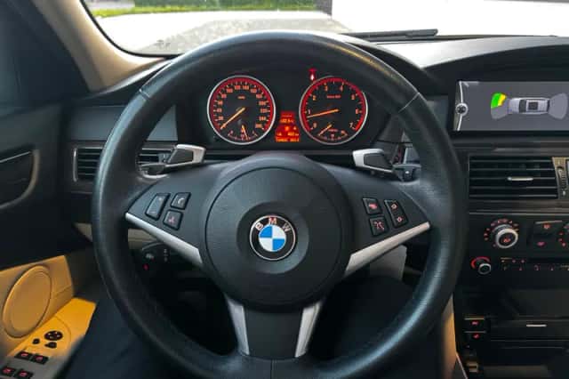 BMW 5-Serie (2009) thumbnail 3