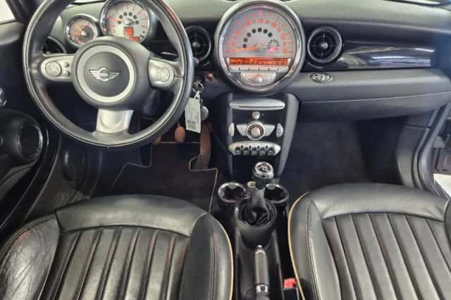 MINI Cabrio (2009) thumbnail 6
