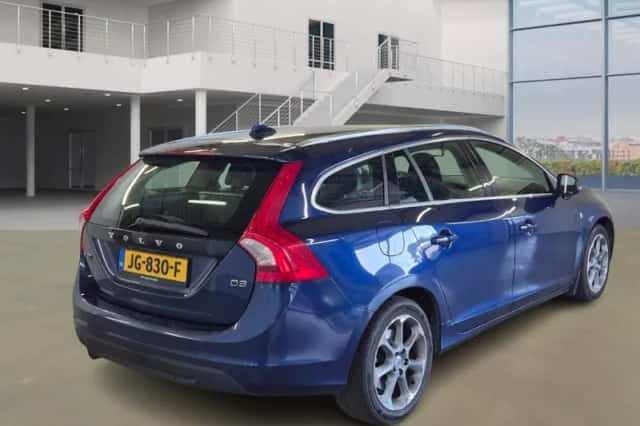 Volvo V60 (2012) thumbnail 3