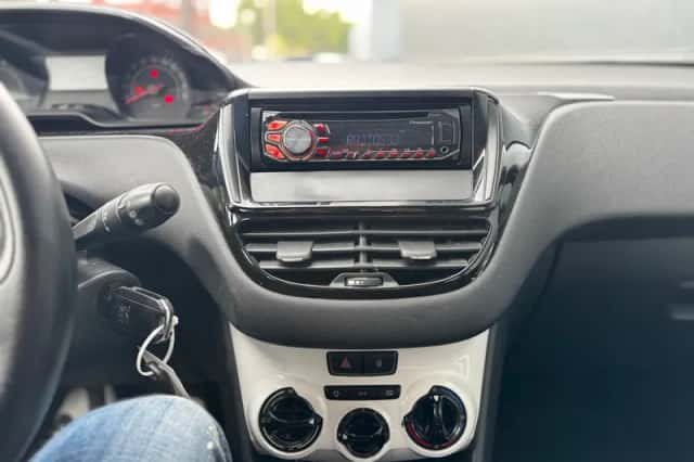 Peugeot 208 (2014) thumbnail 4