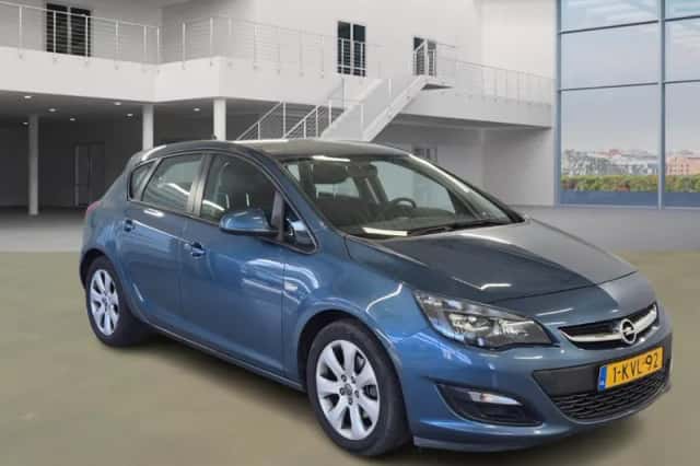 Opel Astra (2013) thumbnail 2