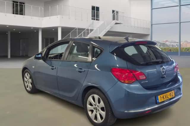 Opel Astra (2013) thumbnail 4