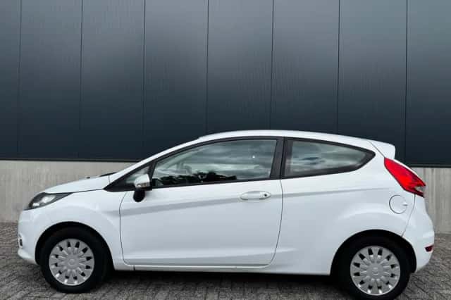 Ford Fiesta (2012) thumbnail 2
