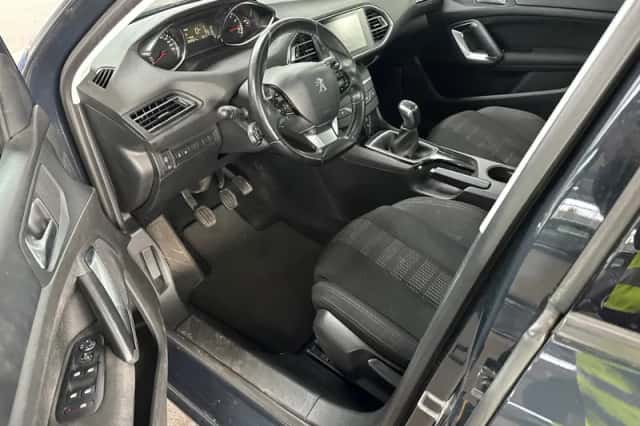 Peugeot 308 (2016) thumbnail 5