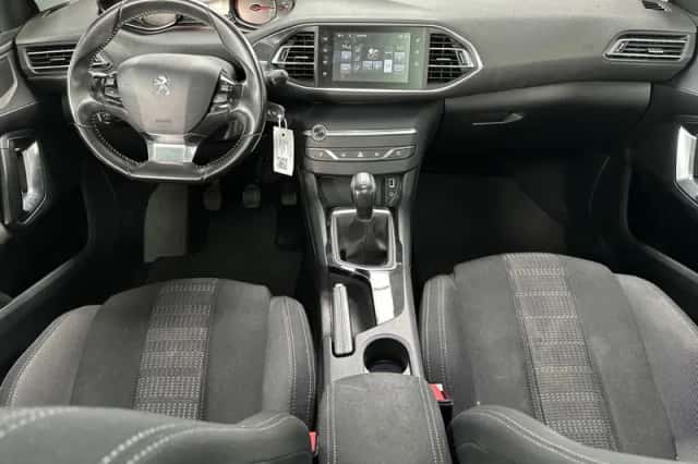 Peugeot 308 (2016) thumbnail 6