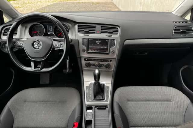 Volkswagen Golf (2015) thumbnail 3