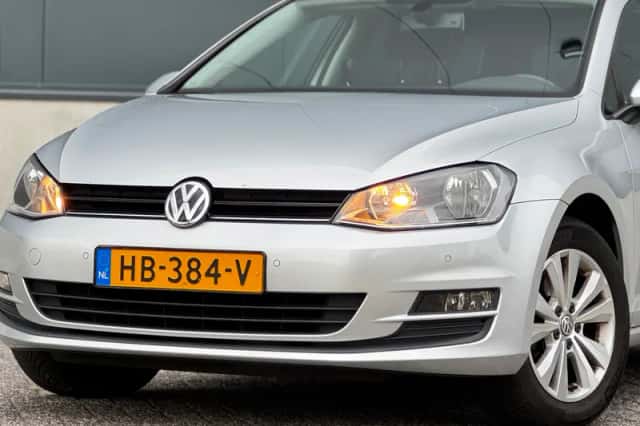 Volkswagen Golf (2015) thumbnail 4