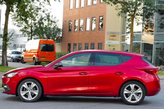 SEAT Leon (2022) thumbnail 2