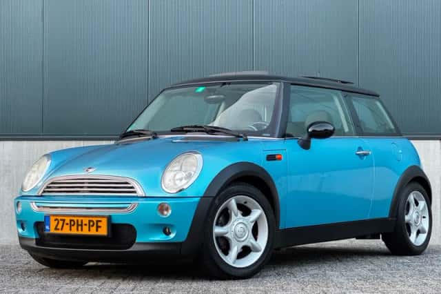 MINI Cooper (2004) thumbnail 1