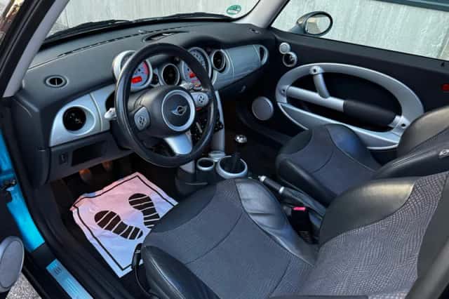 MINI Cooper (2004) thumbnail 3