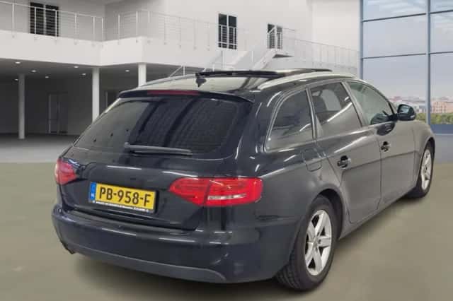 Audi A4 (2009) thumbnail 2