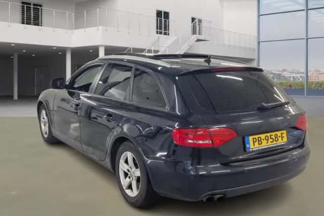 Audi A4 (2009) thumbnail 3