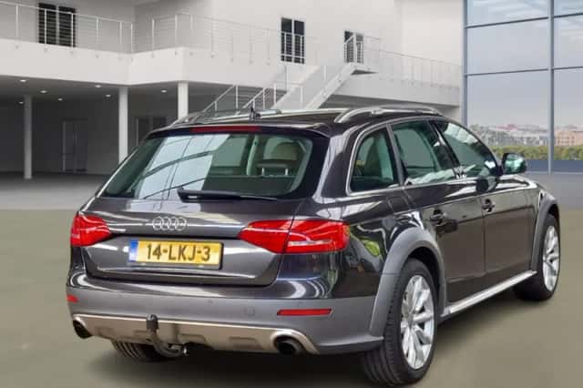 Audi A4 Allroad (2010) thumbnail 3