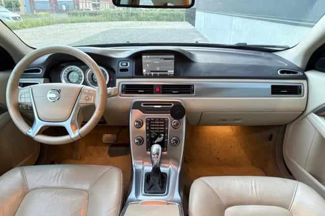 Volvo V70 (2012) thumbnail 3