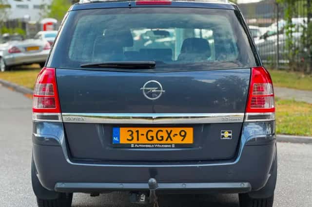Opel Zafira (2008) thumbnail 3