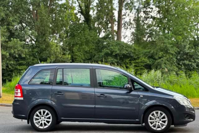 Opel Zafira (2008) thumbnail 5