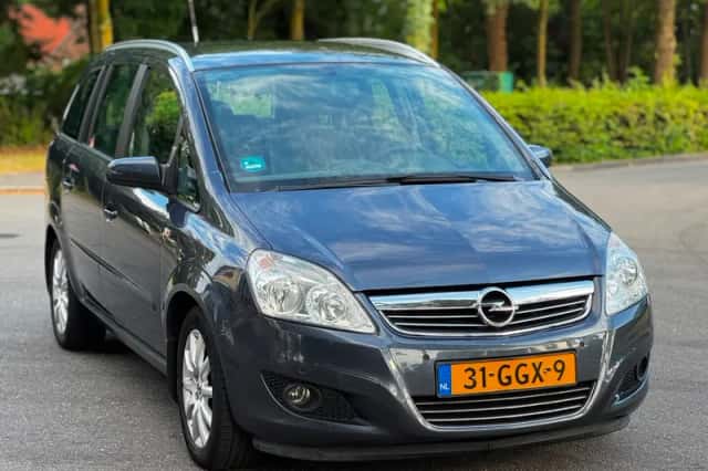 Opel Zafira (2008) thumbnail 6
