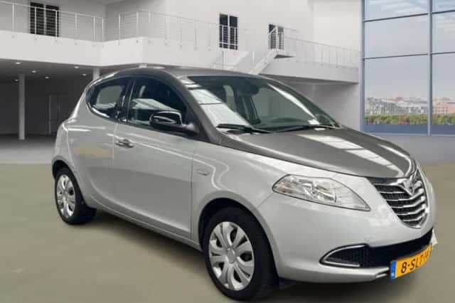 Lancia Ypsilon (2013) thumbnail 2