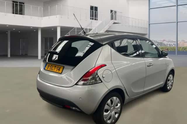 Lancia Ypsilon (2013) thumbnail 3