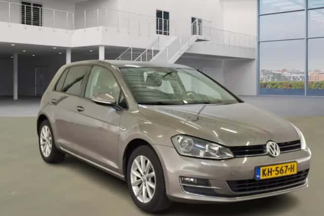Volkswagen Golf (2015) thumbnail 2