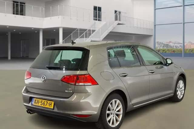 Volkswagen Golf (2015) thumbnail 3