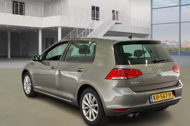 Volkswagen Golf (2015) thumbnail 4