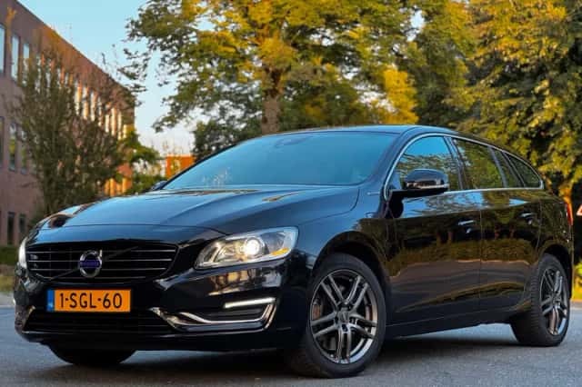 Volvo V60 (2013) thumbnail 1