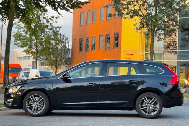 Volvo V60 (2013) thumbnail 2