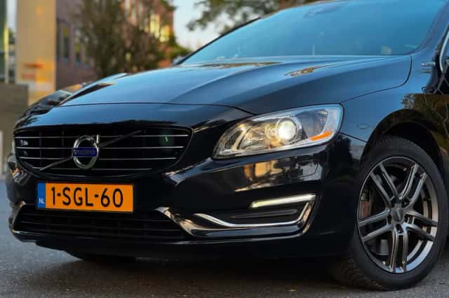 Volvo V60 (2013) thumbnail 4
