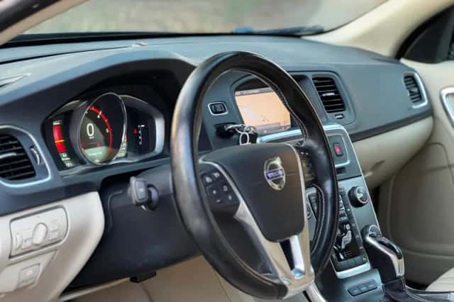 Volvo V60 (2013) thumbnail 5