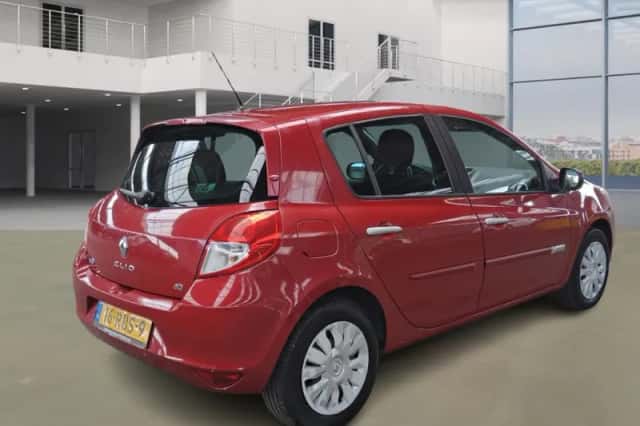 Renault Clio (2011) thumbnail 3