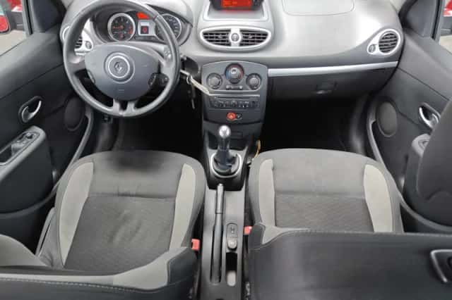 Renault Clio (2011) thumbnail 6
